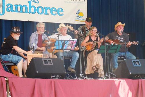 Denbigh's Pickled Chicken l-r, Dave Guest, Joe Grant, Peter Chess, Susan Fraser, Mike Gibson and Mark Rowe entertained on Sunday at the annual Flinton Community Jamboree